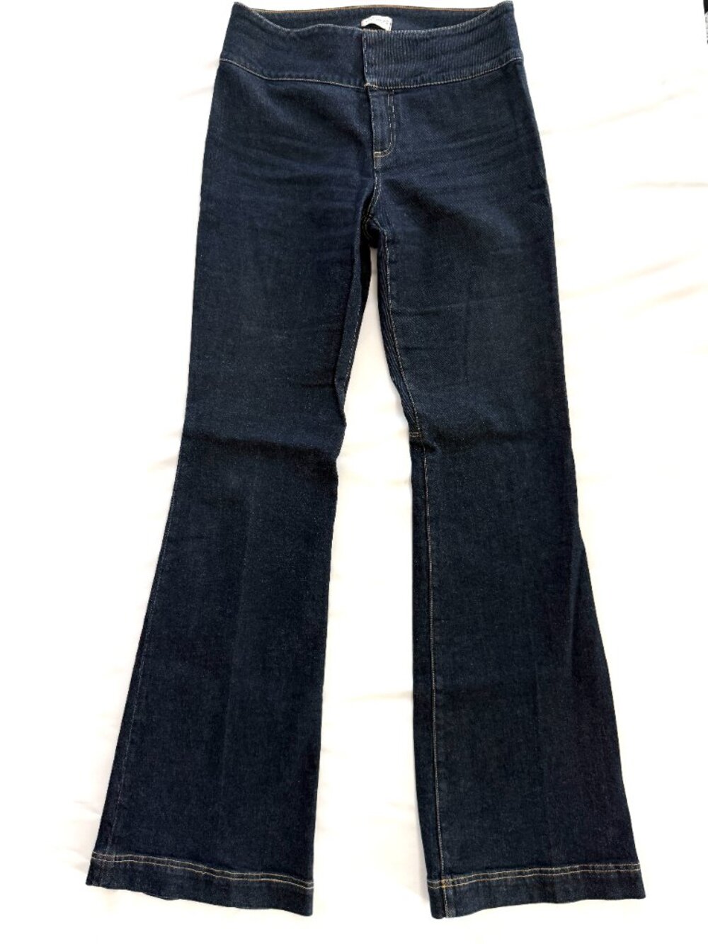 Alice + Olivia "Olivia" jeans, mid-rise flare, size M (28)